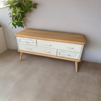 Chest of drawers on conical legs